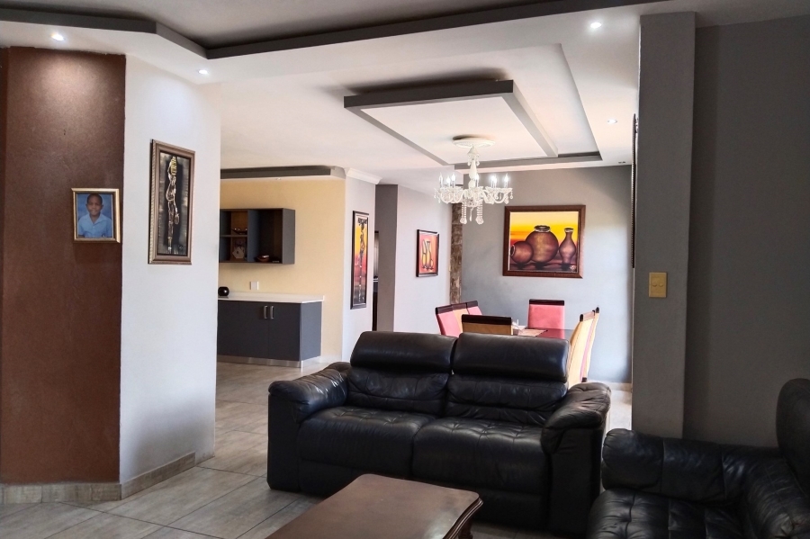 5 Bedroom Property for Sale in Birdwood Estate North West